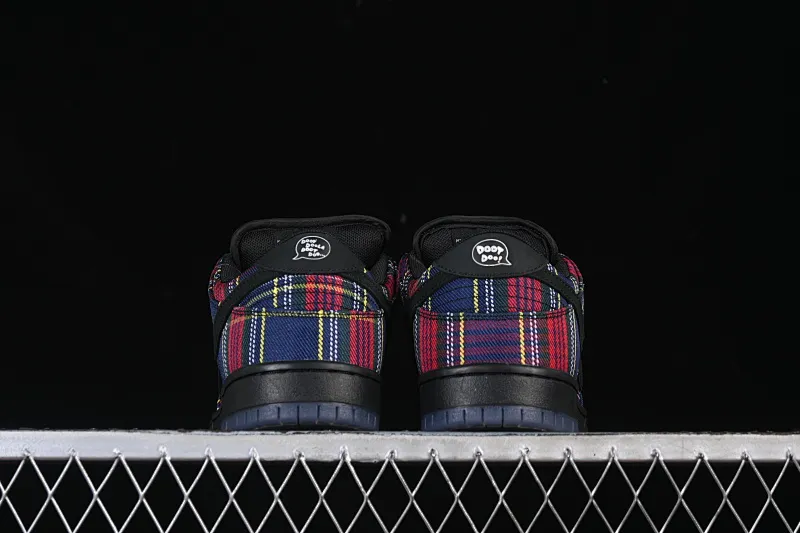 All categories Nk SB Dunk series Nk SB Dunk Low low-top sneakers Nike SB Dunk Low "Nardwuar" joint model Scottish plaid low-top casual skateboard shoes II1493-600
